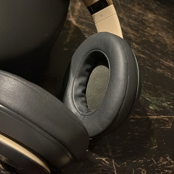 Beats Studio 3 - Picture 2 of 5